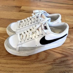 Nike court legacy lift shoes